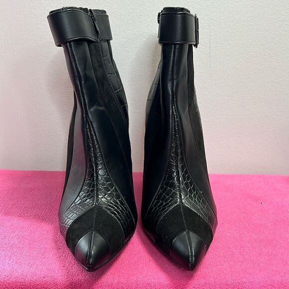 Shoe Dazzle Tall Heel Ankle Boot WhooHoo Size 9.5 - Picture 2 of 9